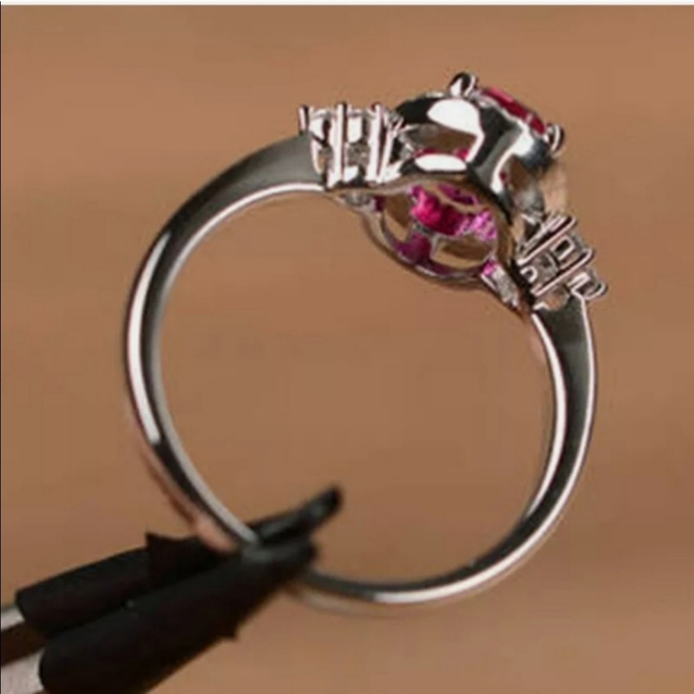 New Beautiful Oval Cut Ruby Ring - Picture 7 of 8